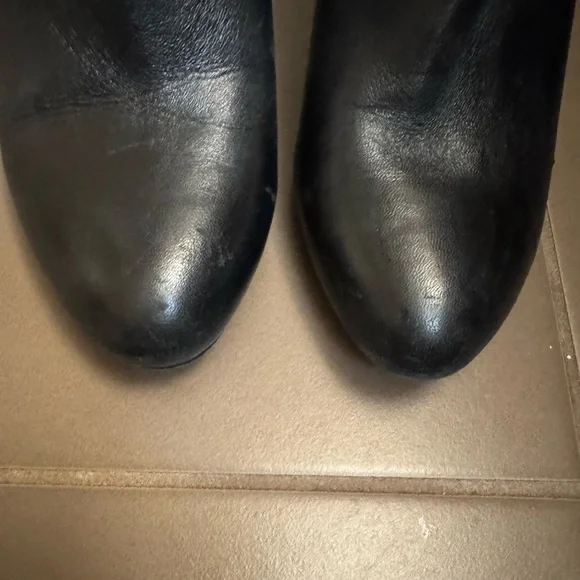 VINCE CAMUTO VIVE Black Ankle Bootie SZ 7.5 Leather Boots Side Zip Shoes - Picture 8 of 17